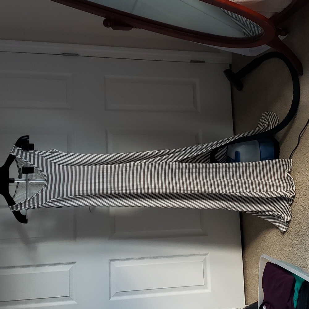 Maxi dress with lace detail and side slit